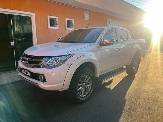 MITSUBISHI L200 TRITON 2.4 16V TURBO DIESEL SPORT HPE-S CD 4P 4X4 AUTOMÁTICO MITSUBISHI L200 TRITON 2.4 16V TURBO DIESEL SPORT HPE-S CD 4P 4X4 AUTOMÁTICO